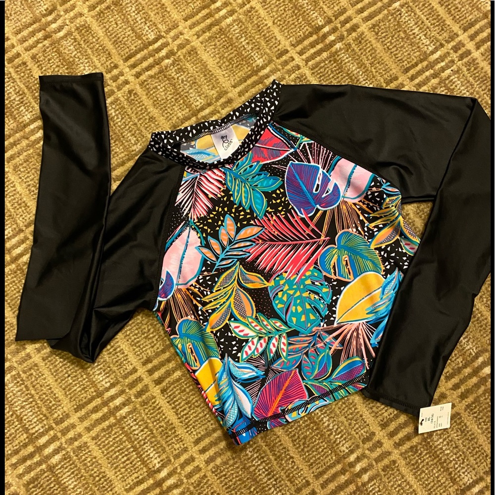 🎁NWT Girls Rashguard 14-16